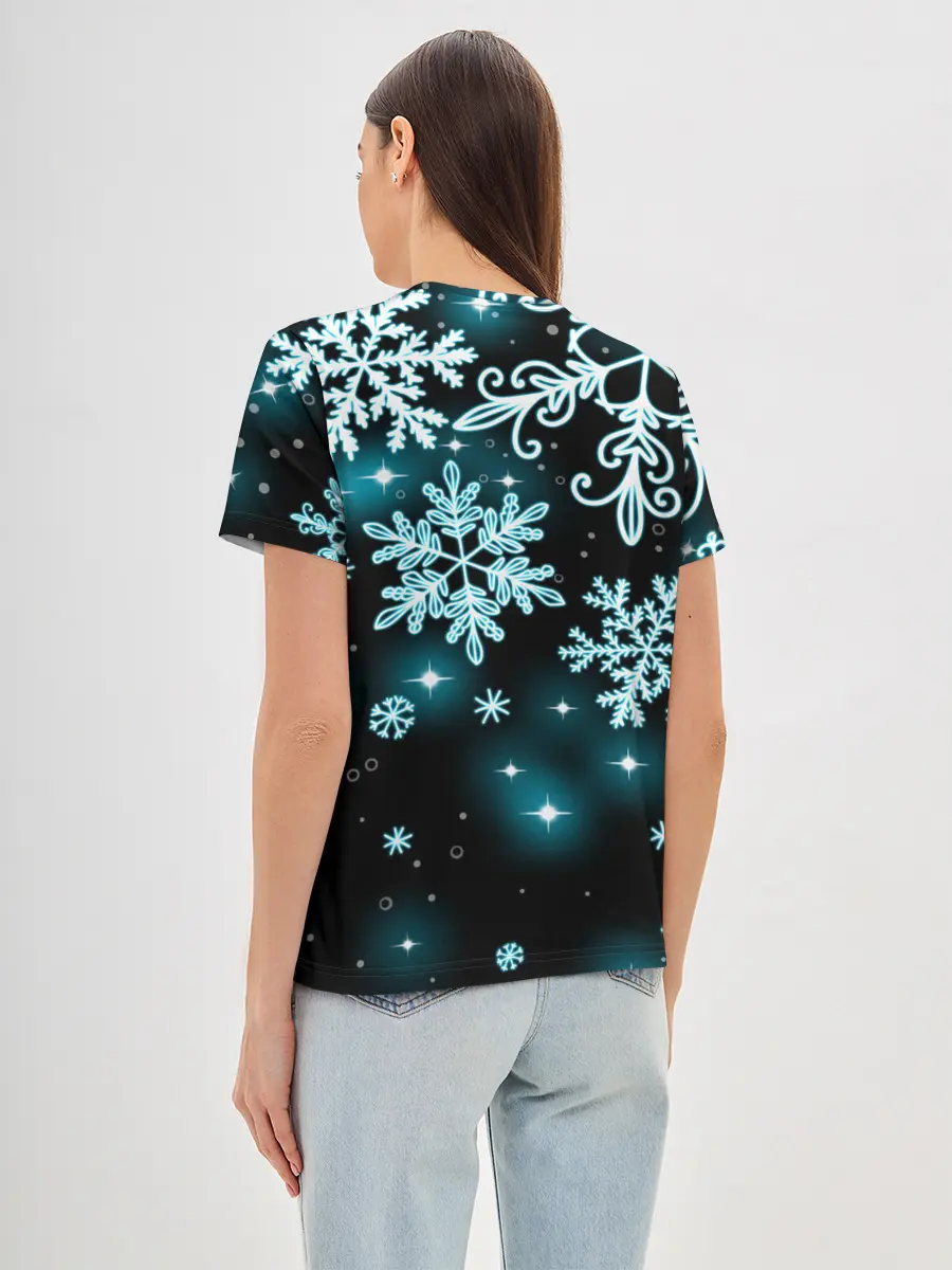 Женская базовая футболка / Космические снежинки