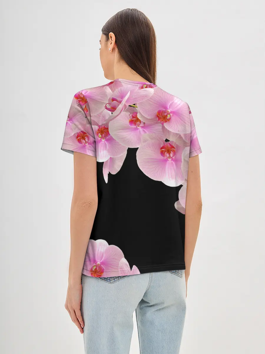 Женская базовая футболка / Орхидеи в ночи