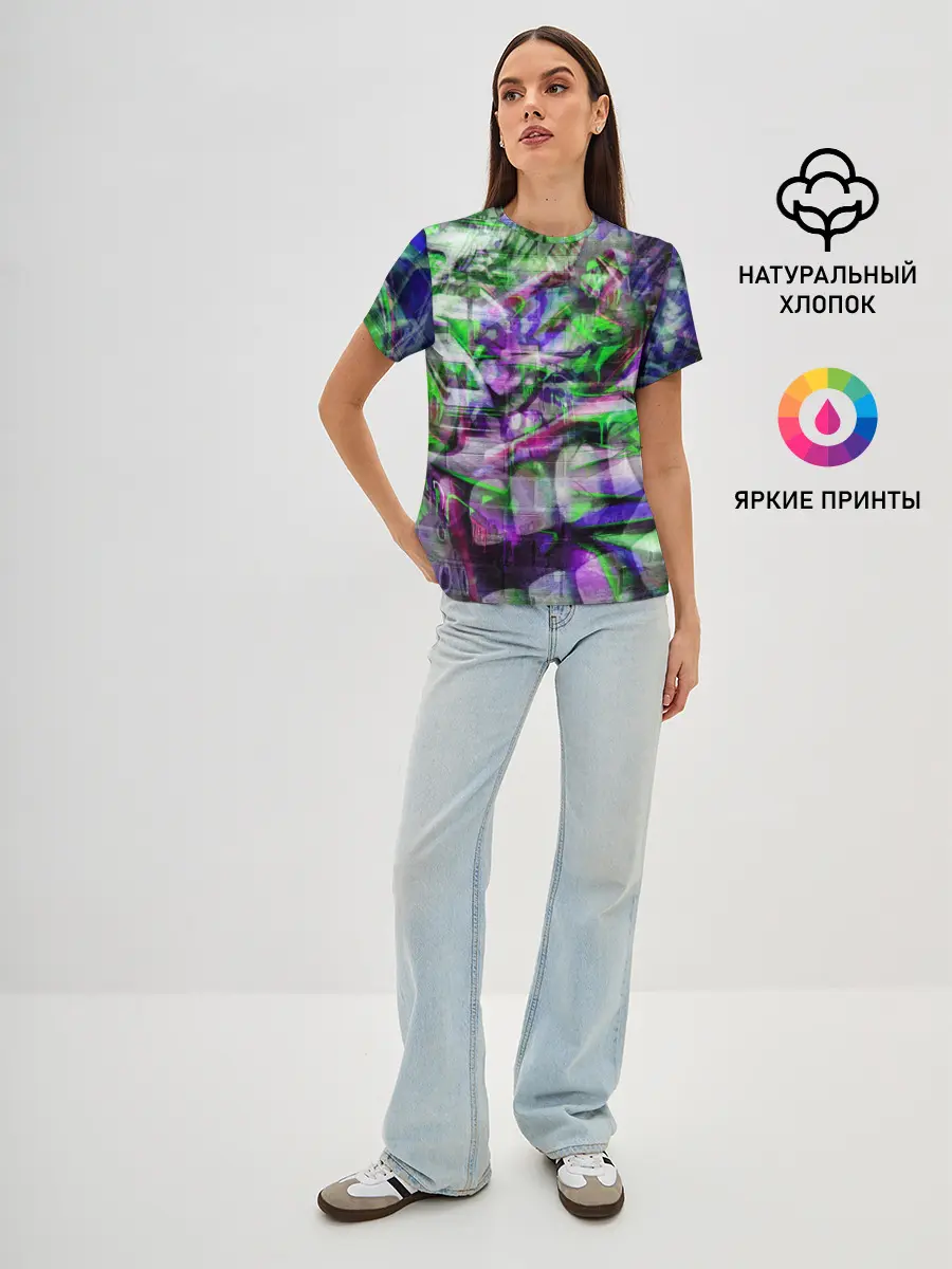 Женская базовая футболка / Граффити на стене