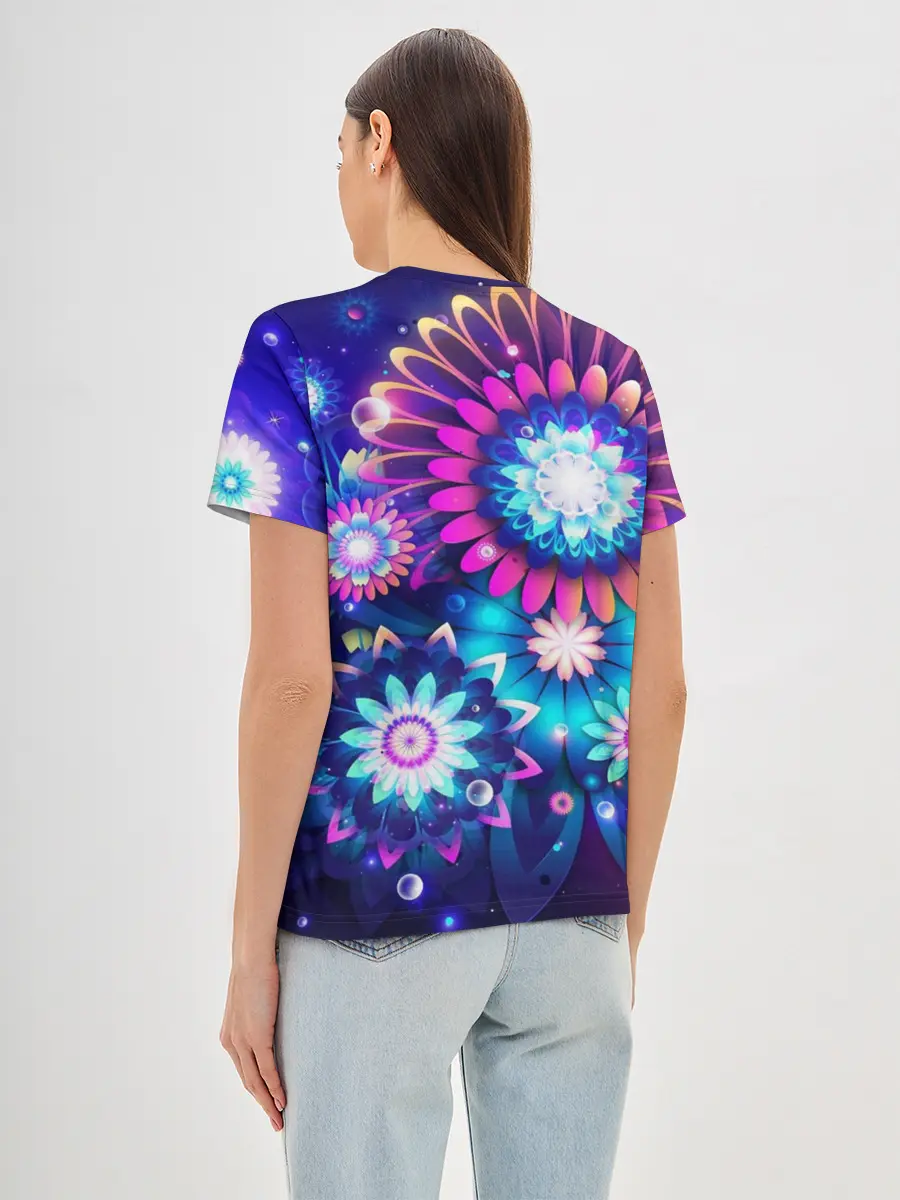 Женская базовая футболка / Неоновые Цветы
