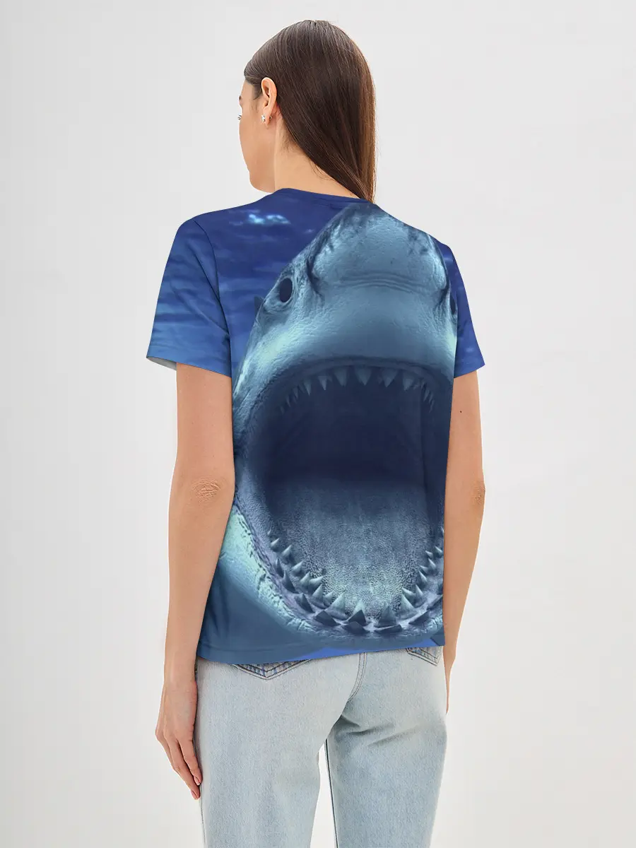 Женская базовая футболка / Белая акула