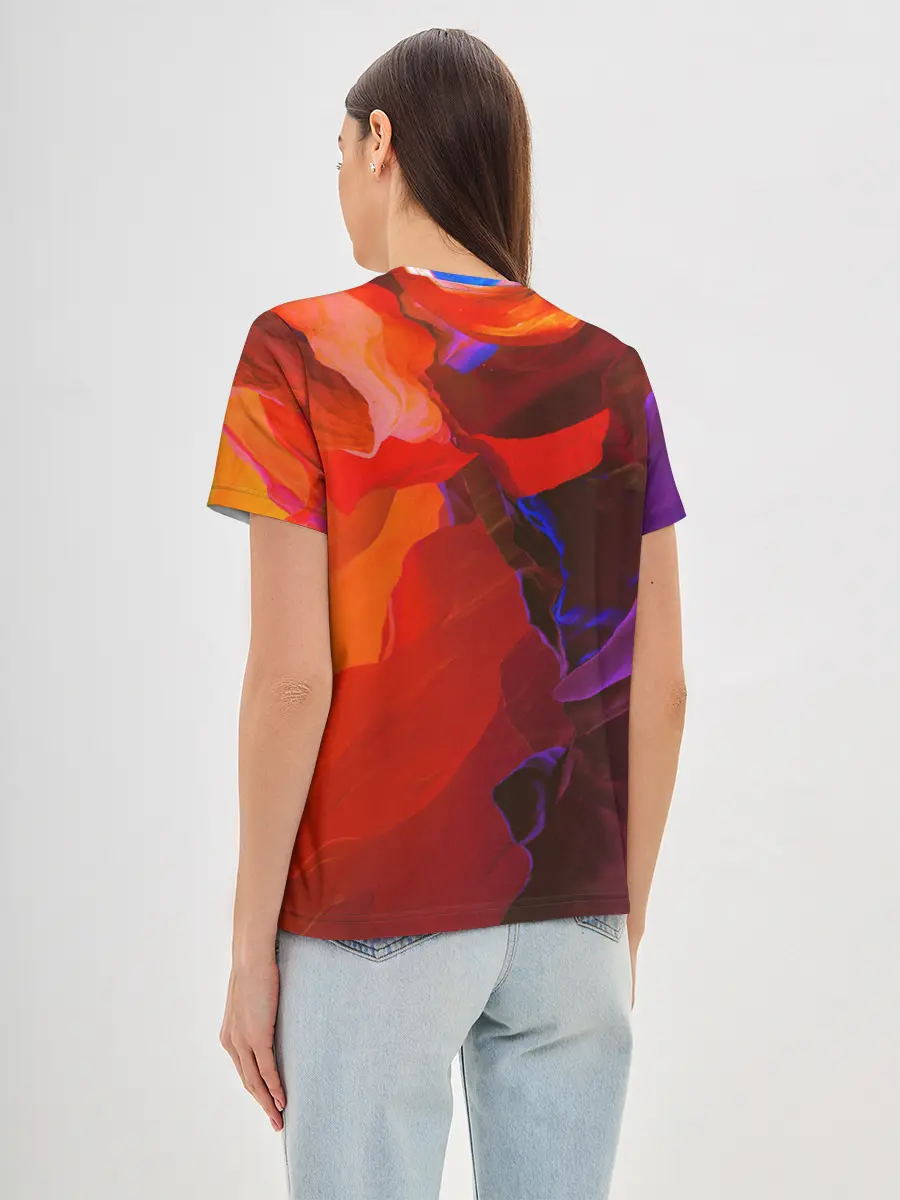 Женская базовая футболка / Что то необычНое