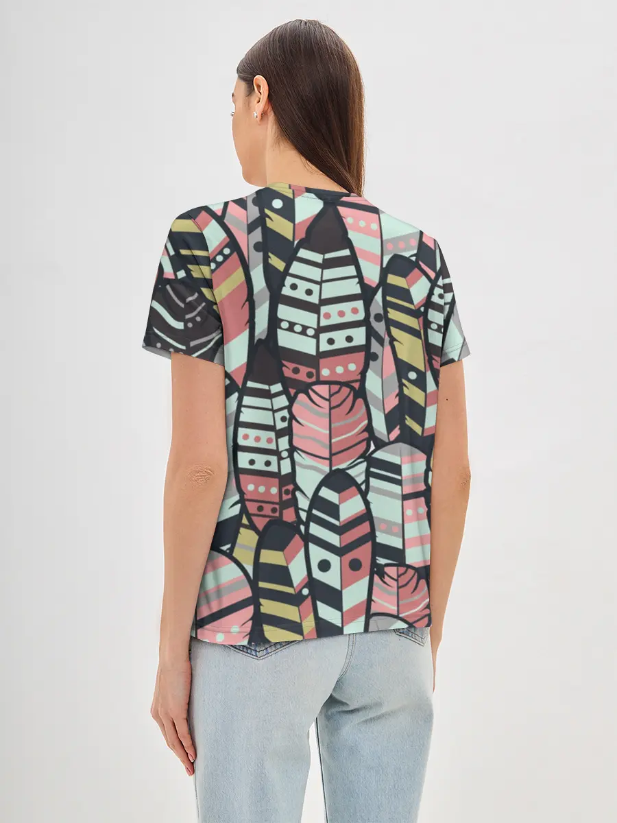 Женская базовая футболка / Индейские перья