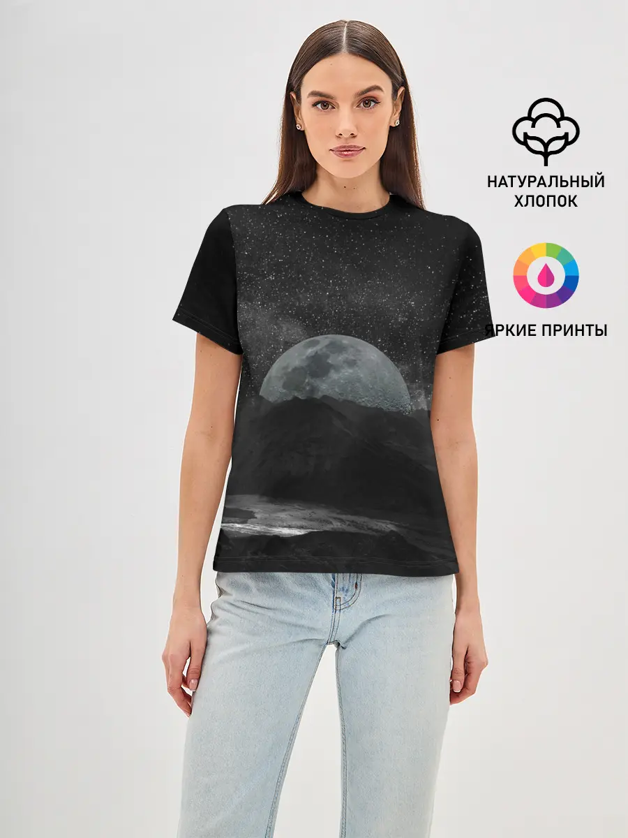 Женская базовая футболка / Луна