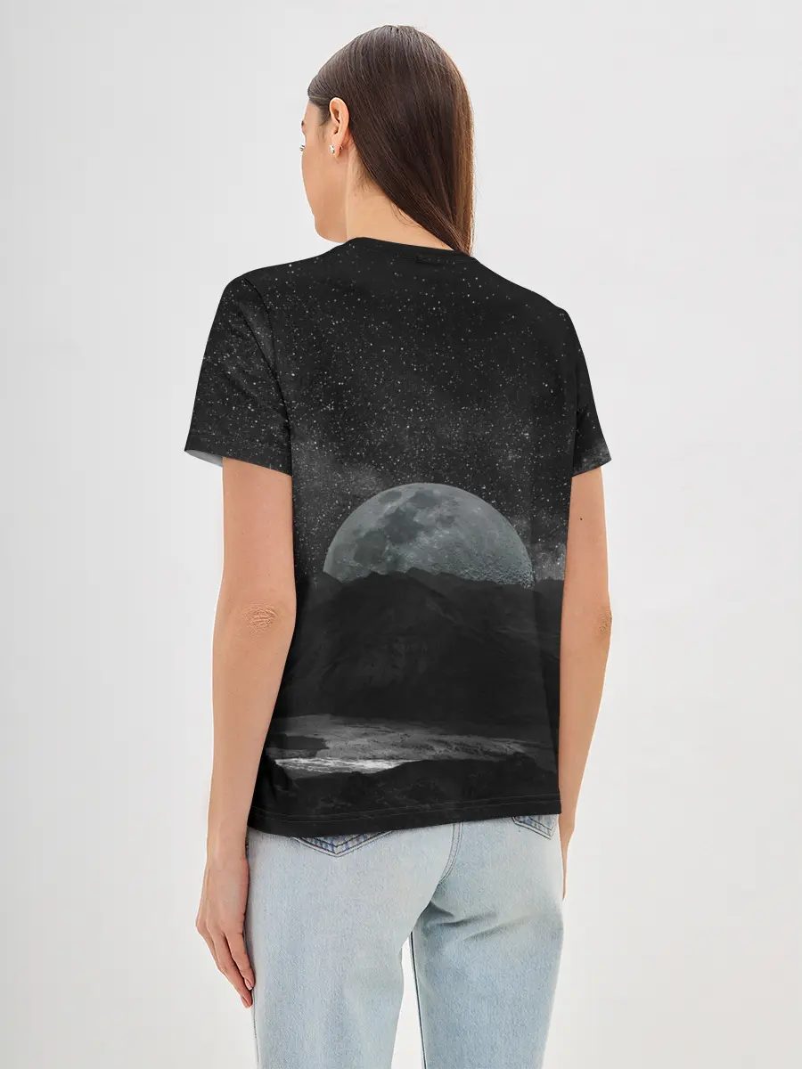 Женская базовая футболка / Луна