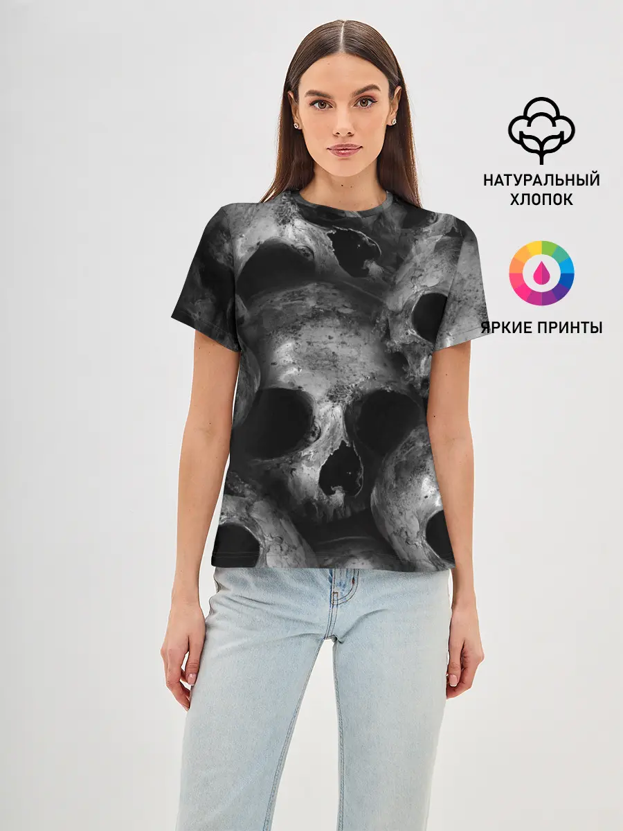 Женская базовая футболка / Груда черепов