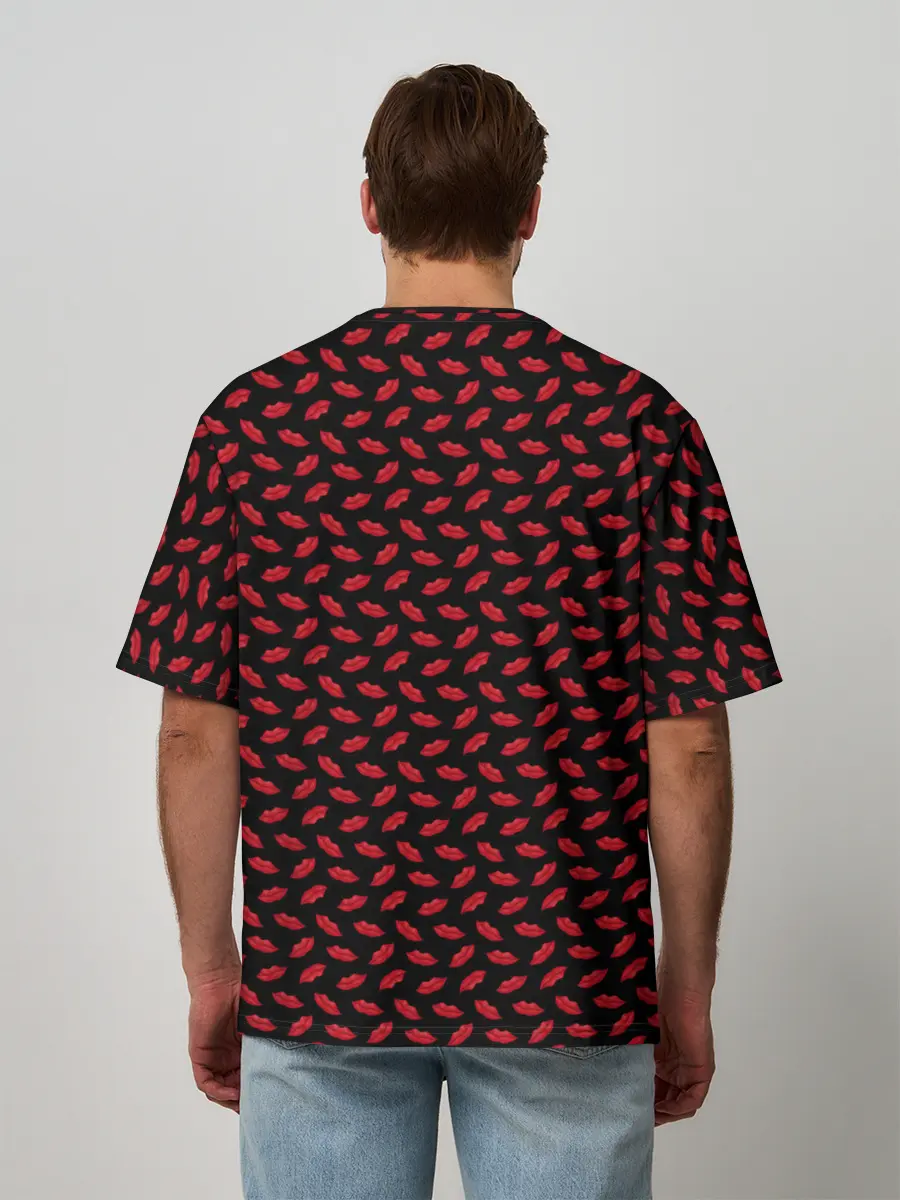 Мужская футболка оверсайз / Принт с поцелуями,алые губы