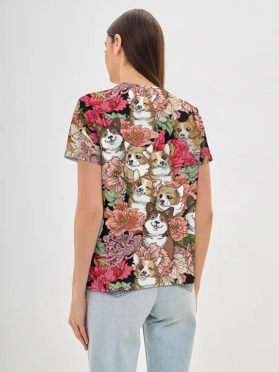 Женская базовая футболка / Корги & Цветы
