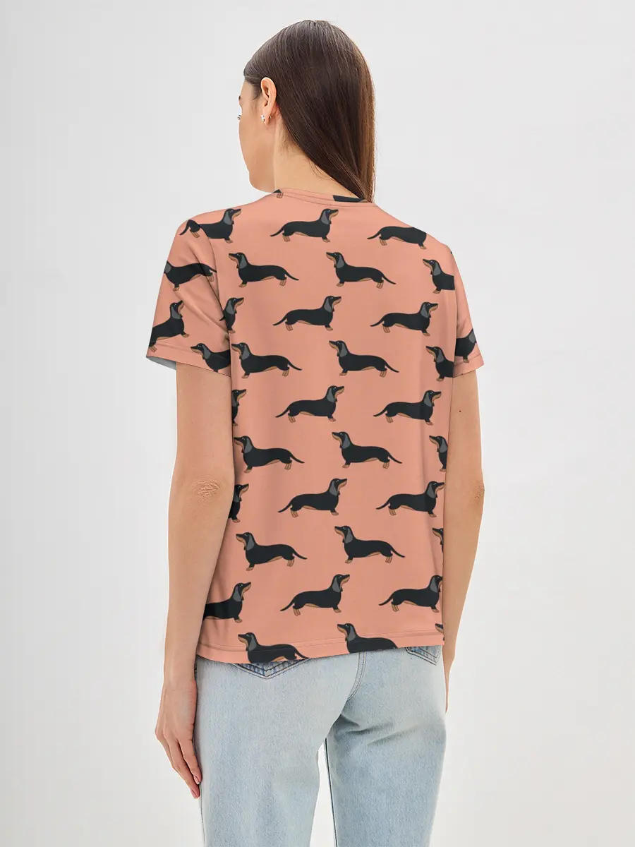 Женская базовая футболка / Таксы паттерн