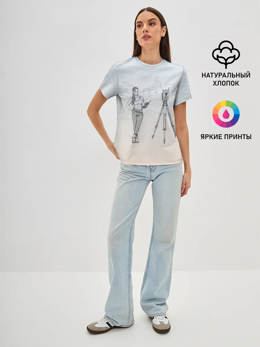 Женская базовая футболка / Девушка с контроллером