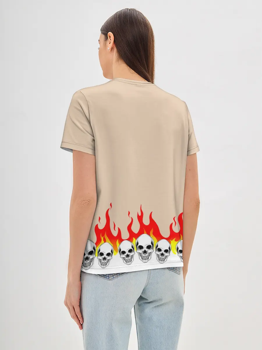 Женская базовая футболка / Черепа в Огне