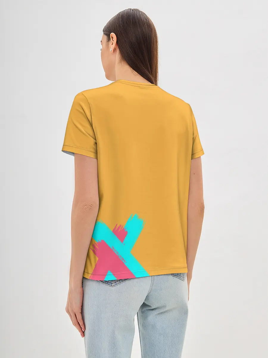 Женская базовая футболка / Mo-Ri прыгает