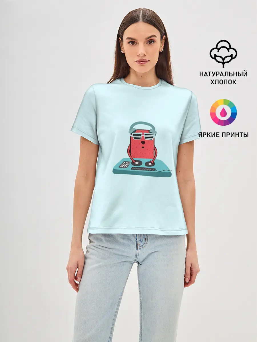 Женская базовая футболка / Воспроизведение