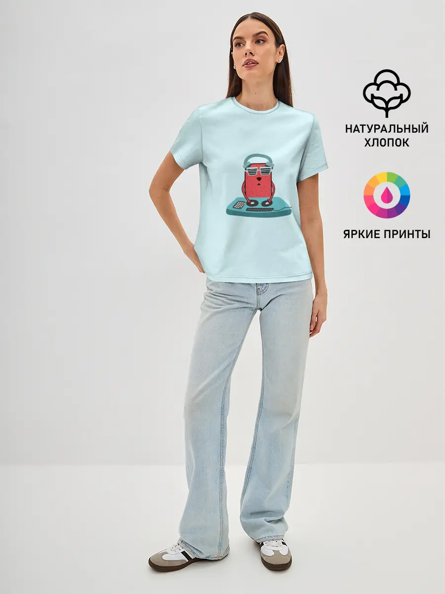 Женская базовая футболка / Воспроизведение