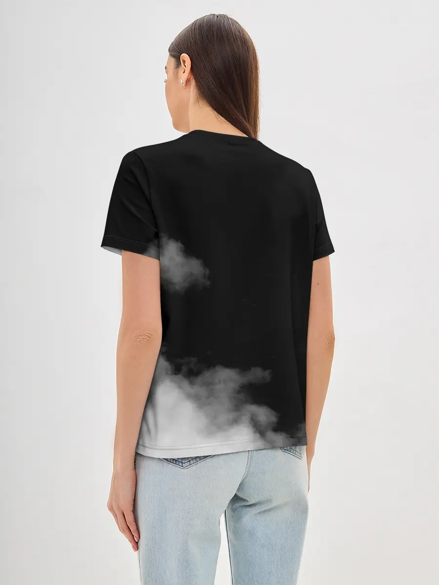 Женская базовая футболка / Логотип Черного Клевера в дымке