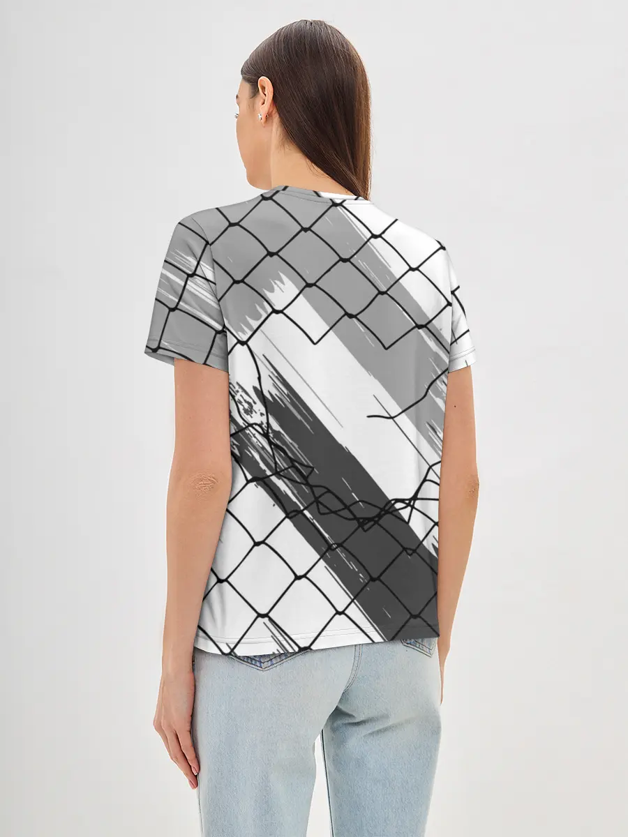 Женская базовая футболка / Чёрный клевер бык за решеткой.