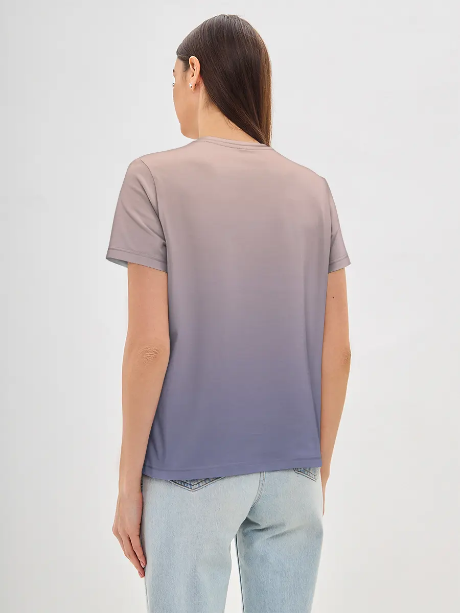 Женская базовая футболка / неуклюжая практикантка