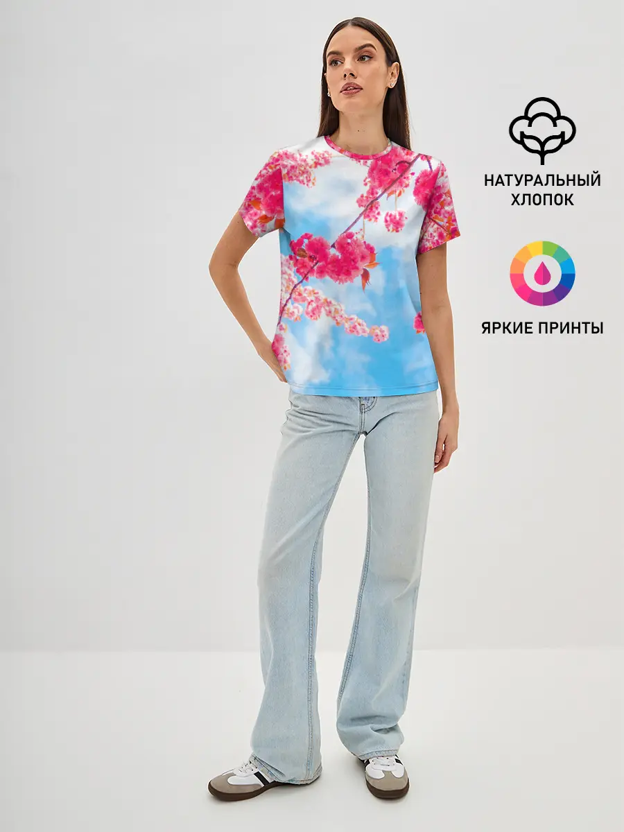 Женская базовая футболка / Цветение Вишни