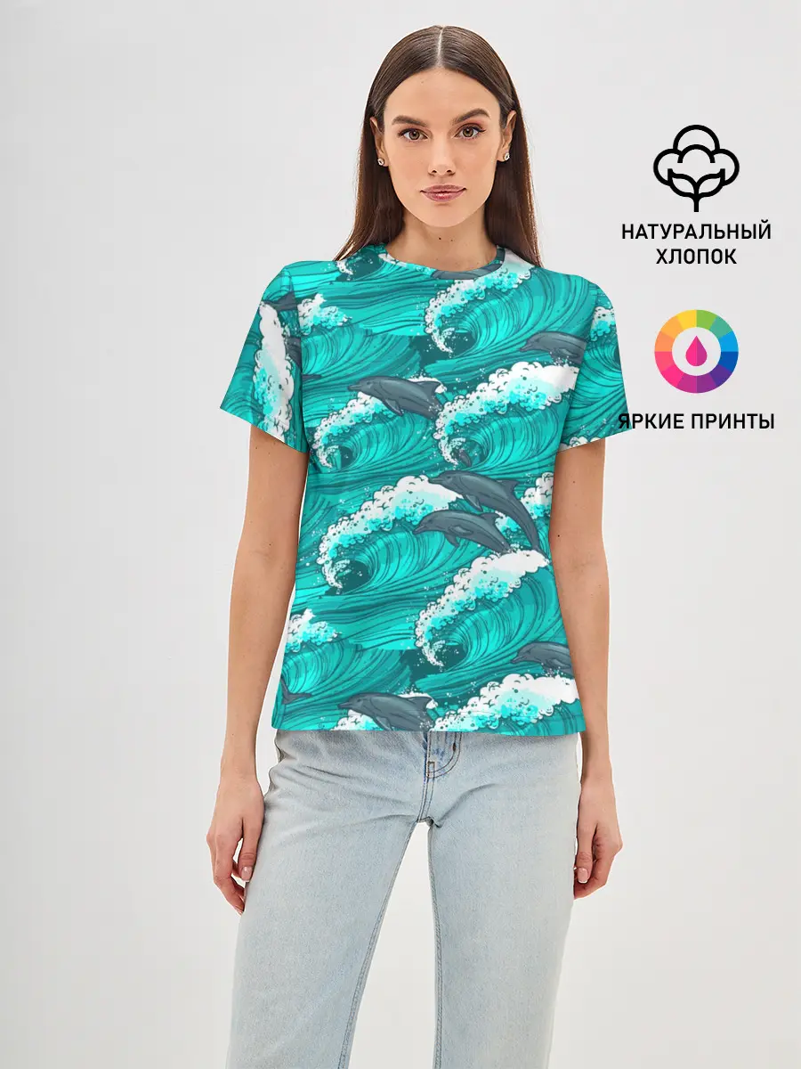 Женская базовая футболка / Дельфины в море