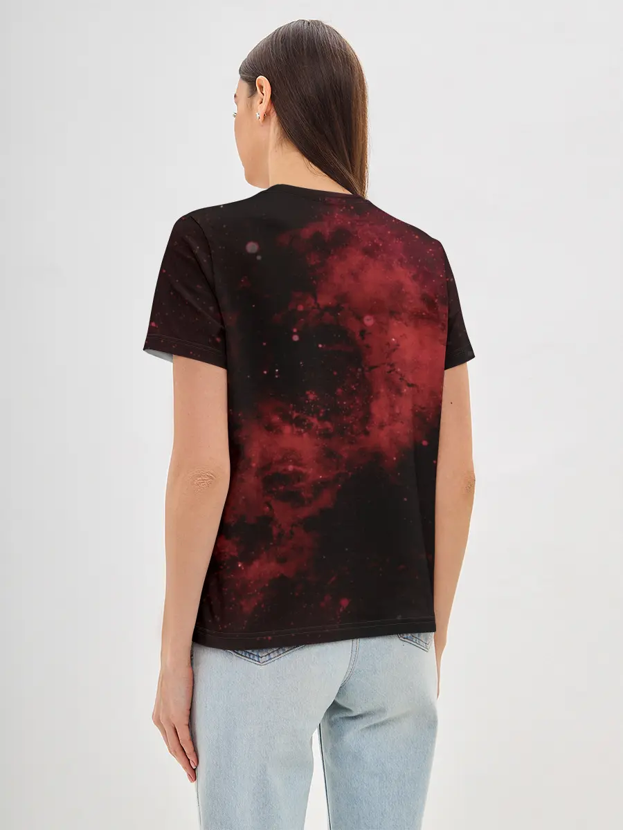 Женская базовая футболка / Эмблема Черного клевера на космическом фоне