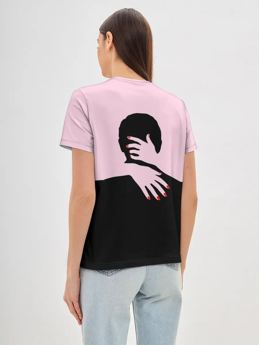 Женская базовая футболка / Объятия и страсть