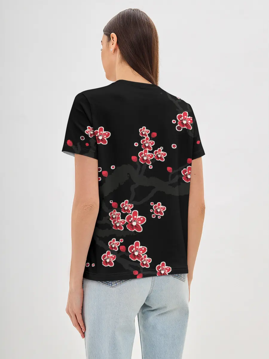 Женская базовая футболка / САКУРА ЦВЕТЁТ И БЛАГАУХАЕТ