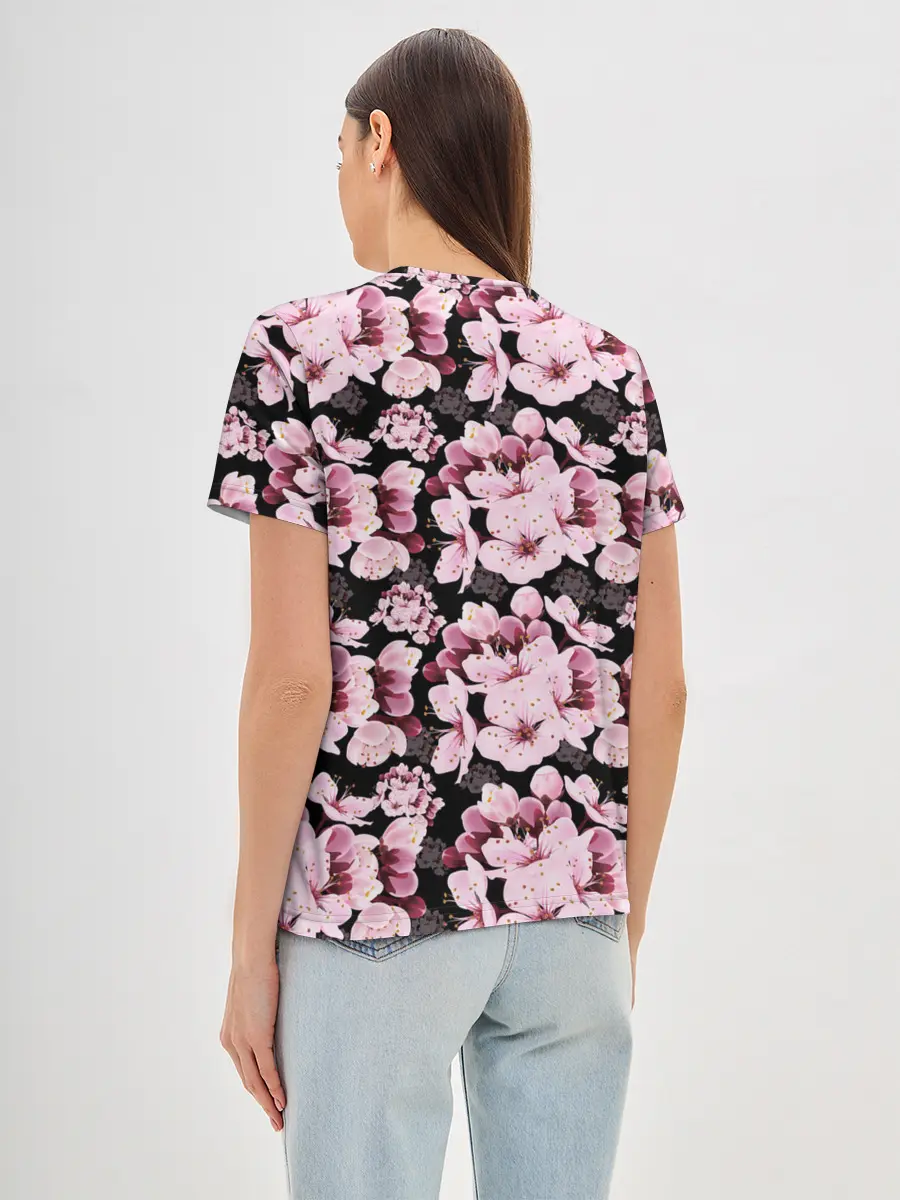 Женская базовая футболка / Сакура