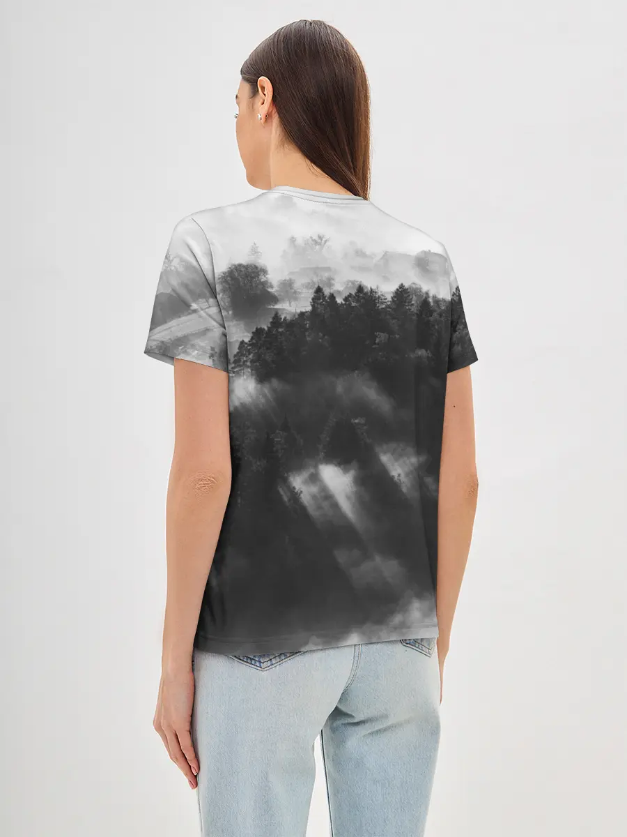 Женская базовая футболка / Туман в лесу