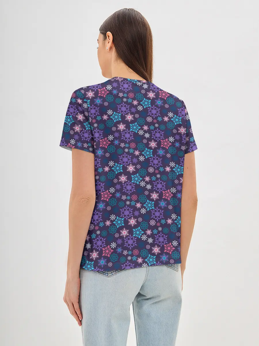 Женская базовая футболка / Снежные Узоры