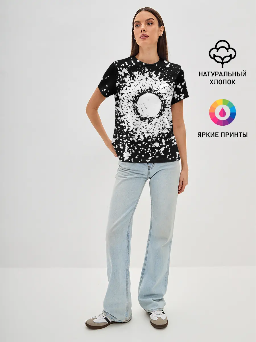 Женская базовая футболка / Каллиграфия на чёрном фоне