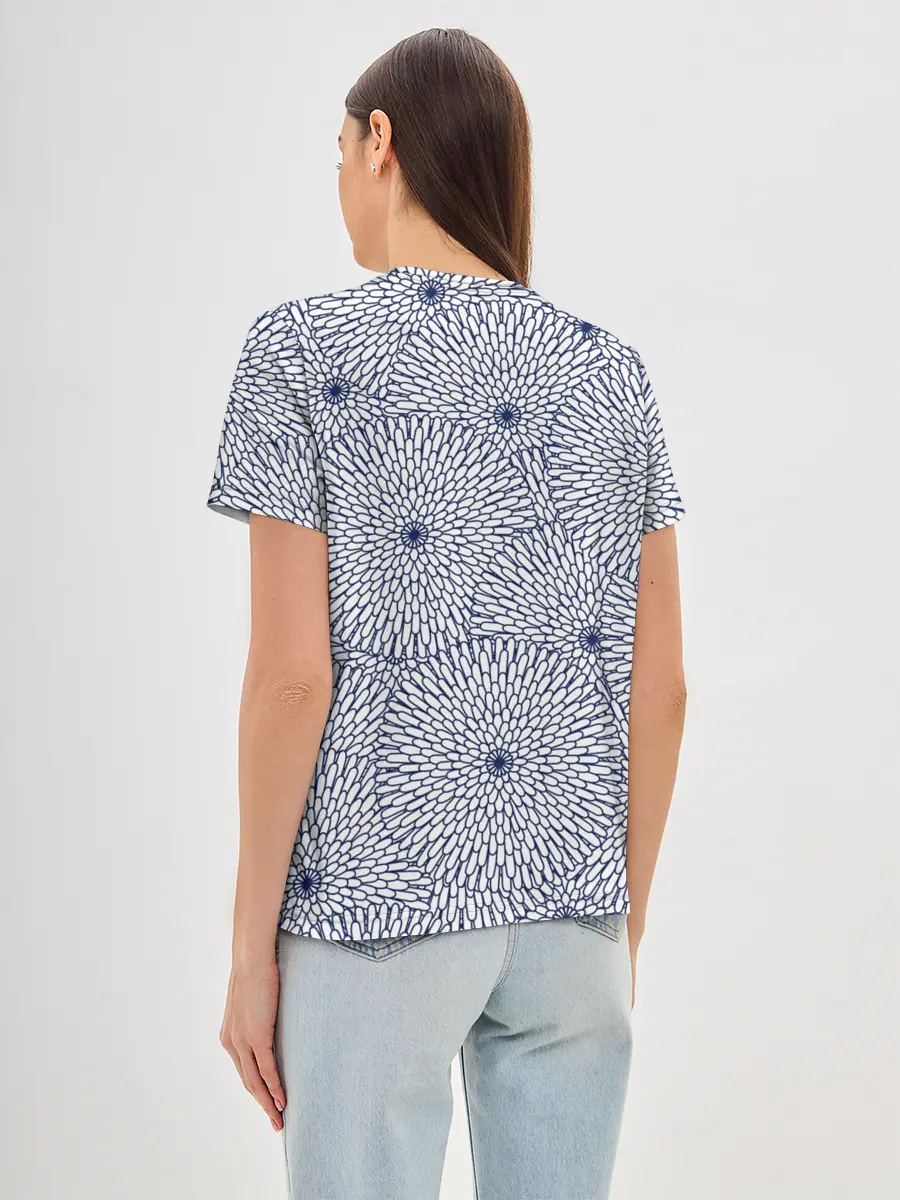 Женская базовая футболка / БЕЛЫЕ ХРИЗАНТЕМЫ | ПАТТЕРН