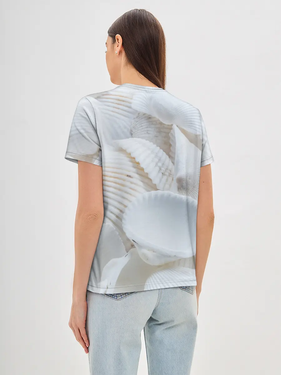 Женская базовая футболка / Ракушки