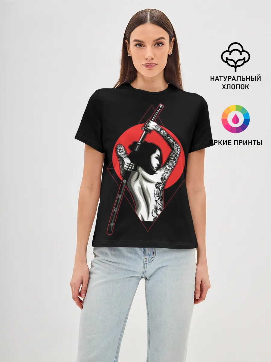 Женская базовая футболка / Девушка с мечом