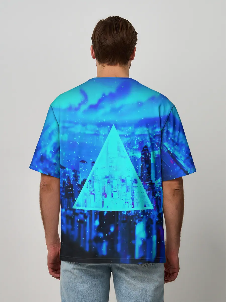 Мужская футболка оверсайз / ГОРОД В НЕОНЕ