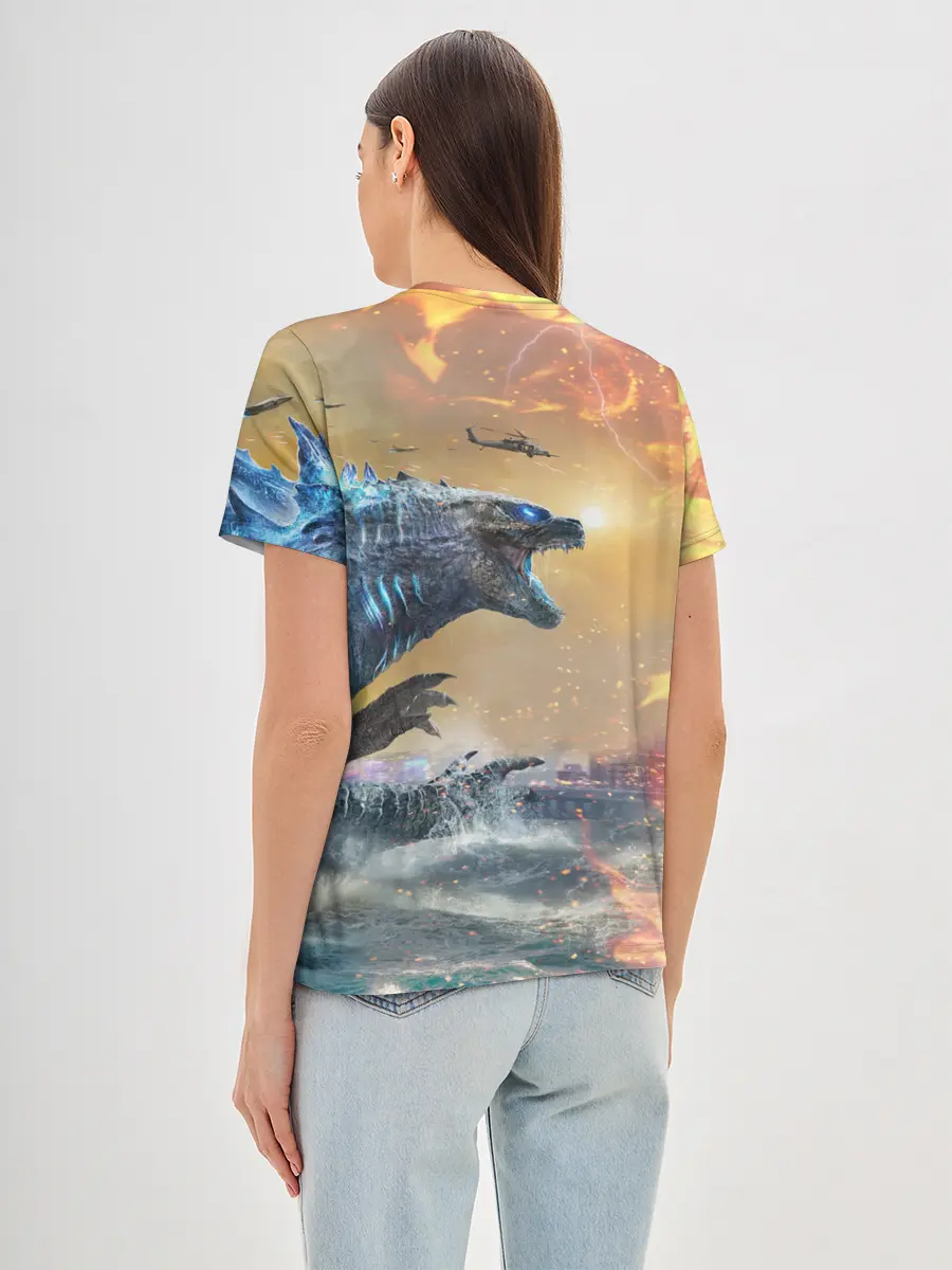 Женская базовая футболка / ГОДЗИЛЛА АТАКУЕТ!