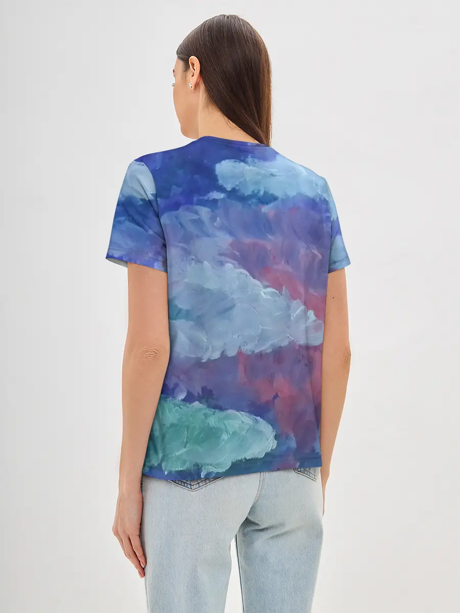 Женская базовая футболка / Гуашевые облака