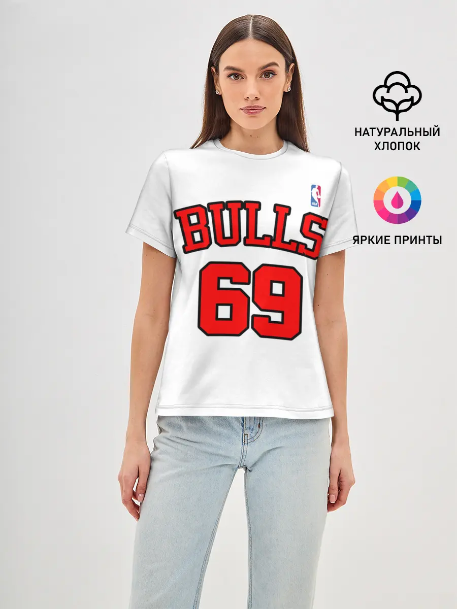 Женская базовая футболка / Баскетболисты из клипа OLALA