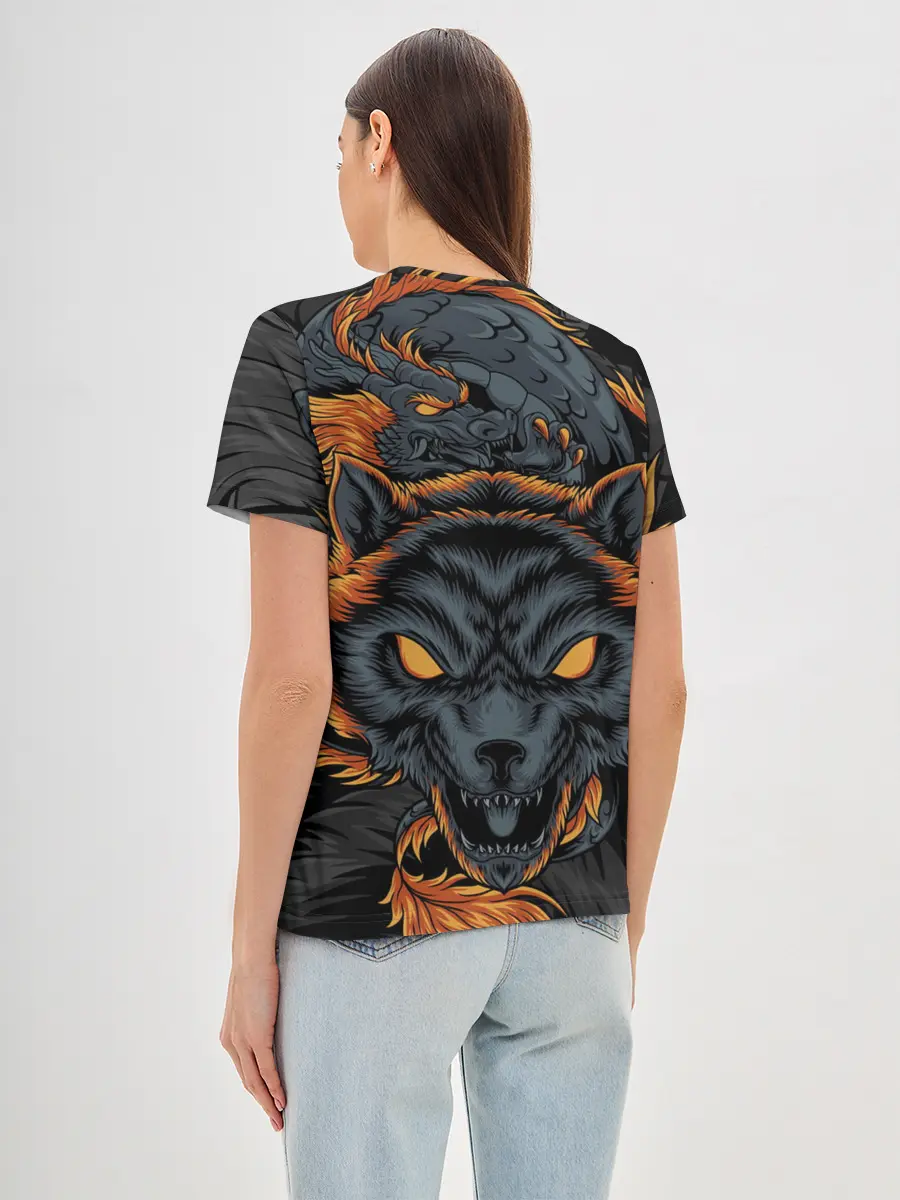 Женская базовая футболка / Волк и дракон