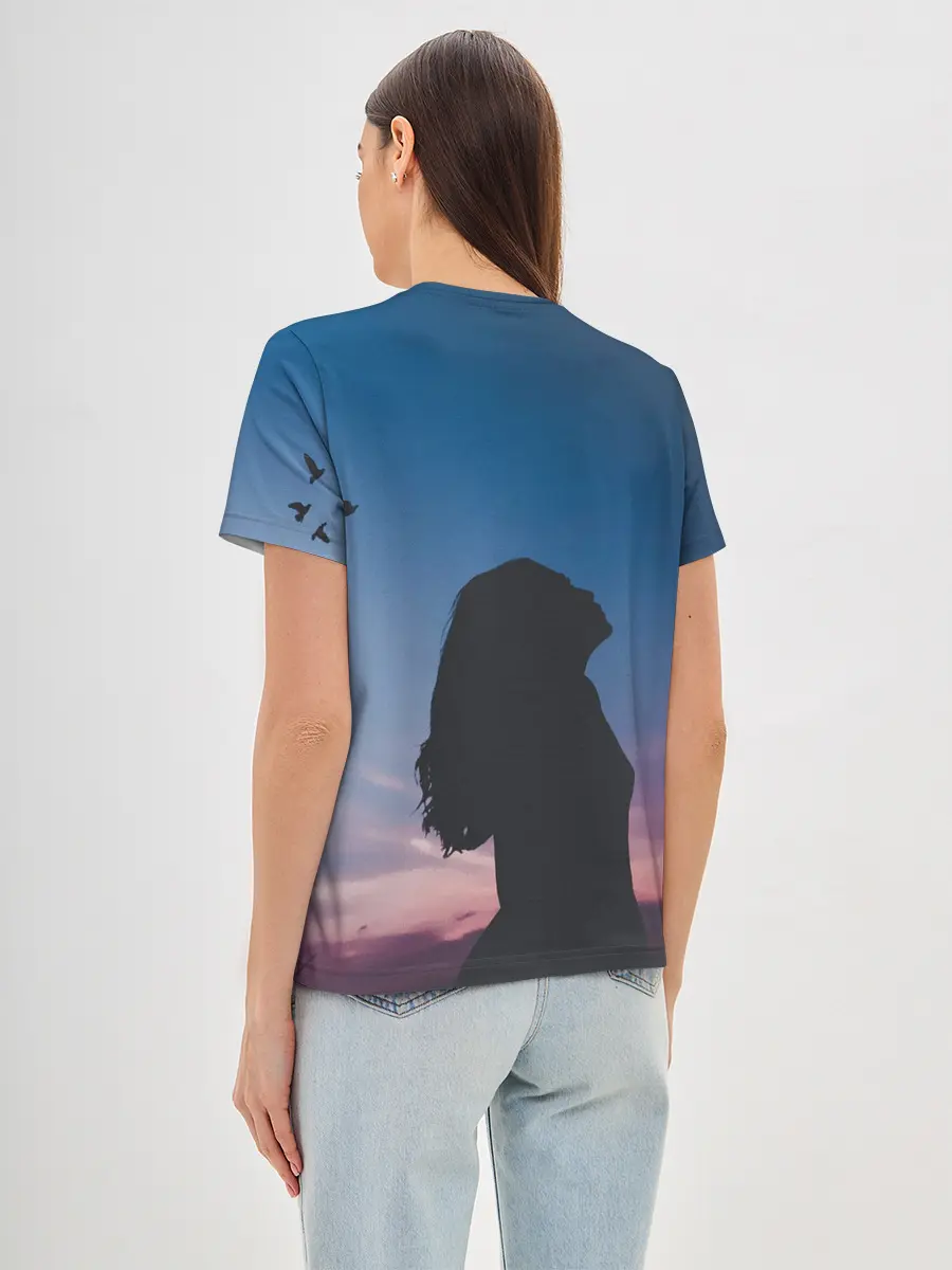 Женская базовая футболка / Девушка