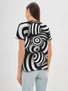Женская базовая футболка / Полосатые 3D круги