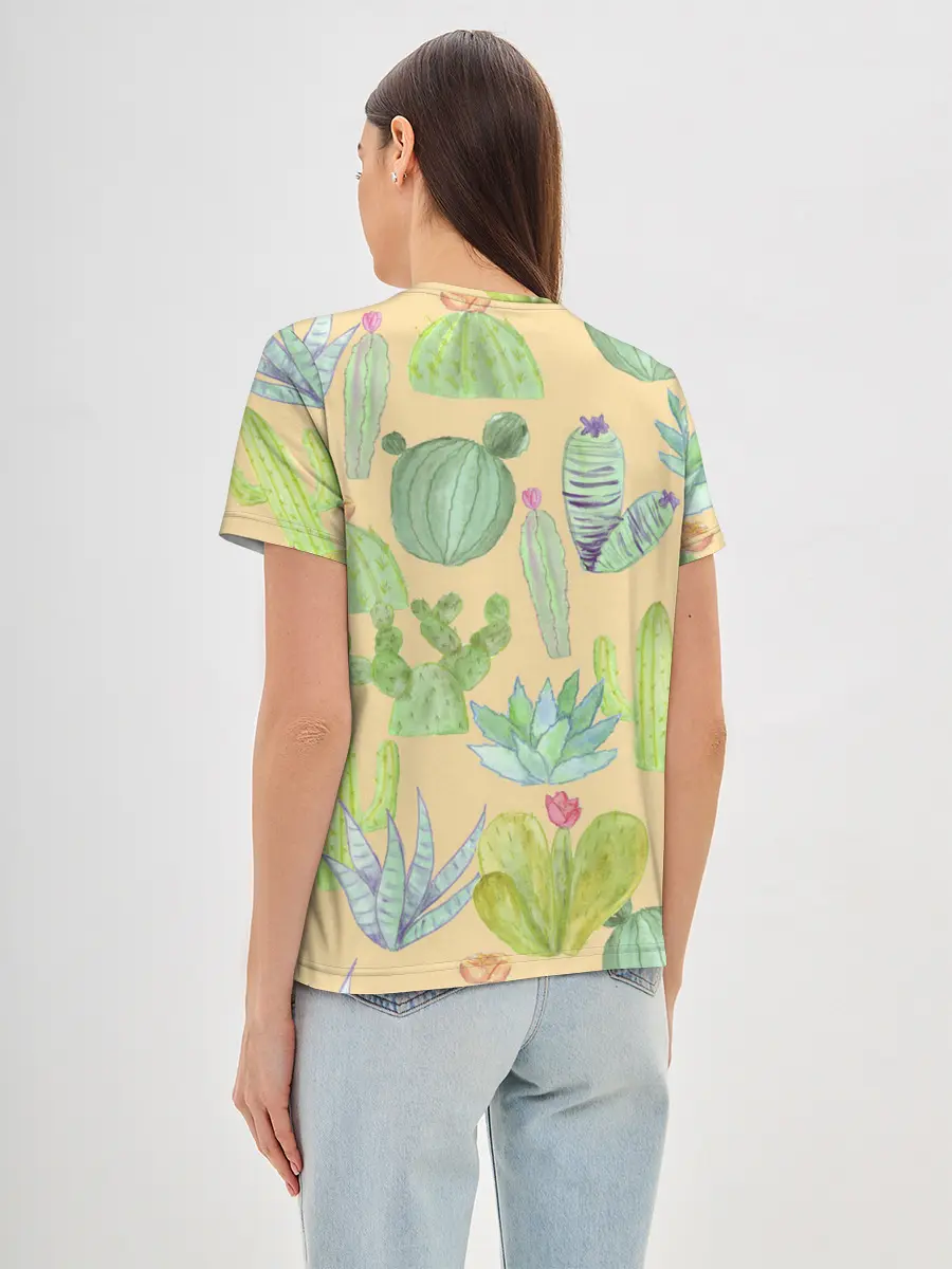 Женская базовая футболка / Кактусы в пустыне