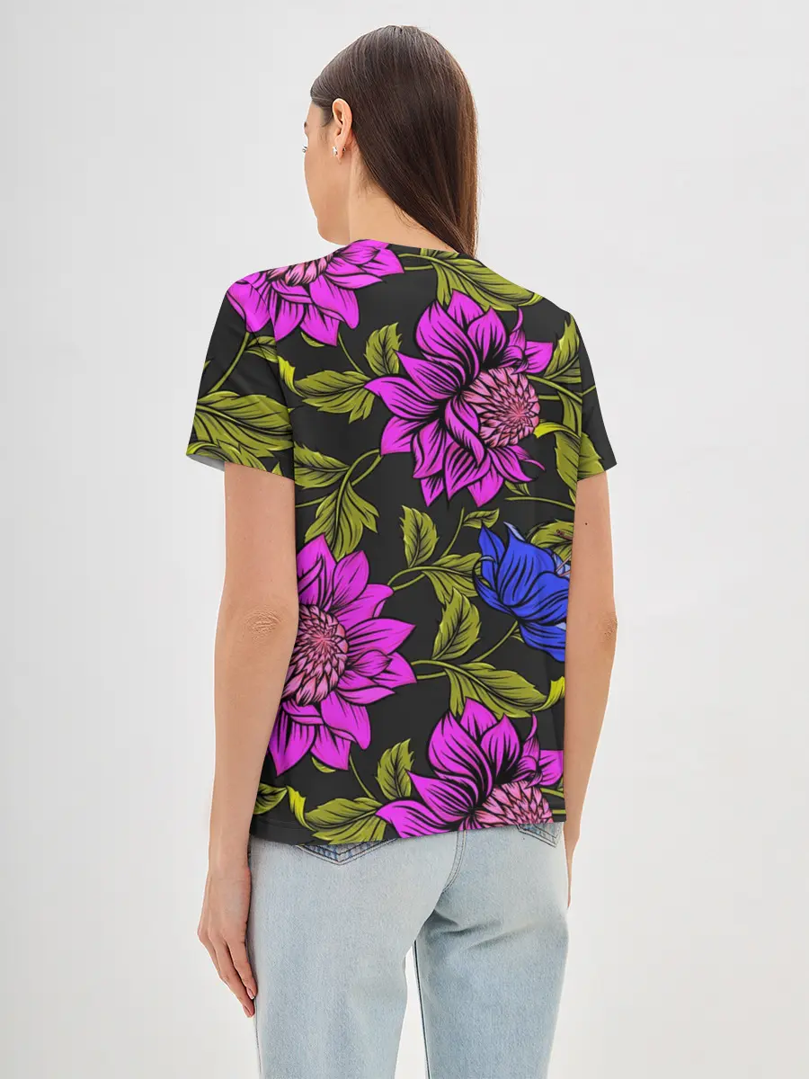 Женская базовая футболка / Цветочный Паттерн