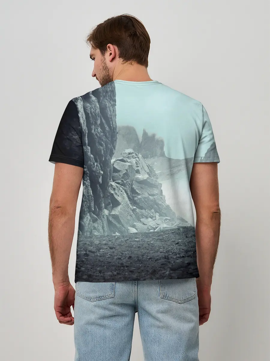 Мужская базовая футболка / Волк в горах