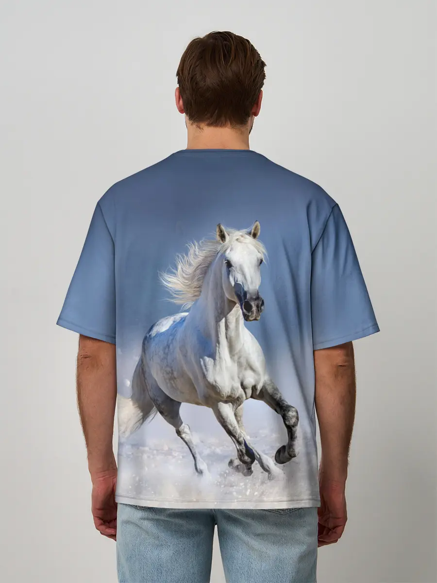 Мужская футболка оверсайз / Белая лошадь