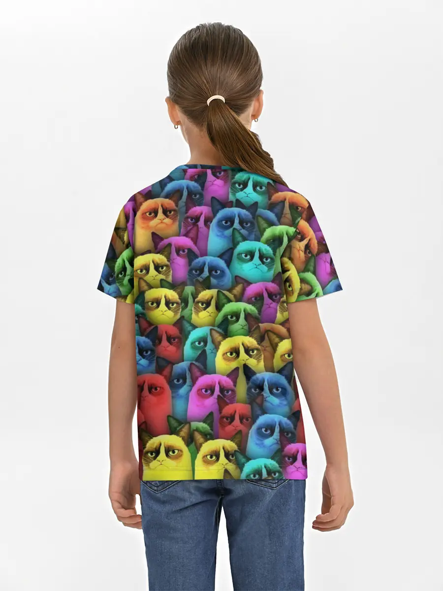 Детская базовая футболка / Разноцветные сердитые коты
