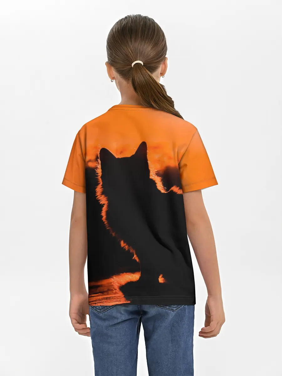 Детская базовая футболка / Котенок на фоне заката
