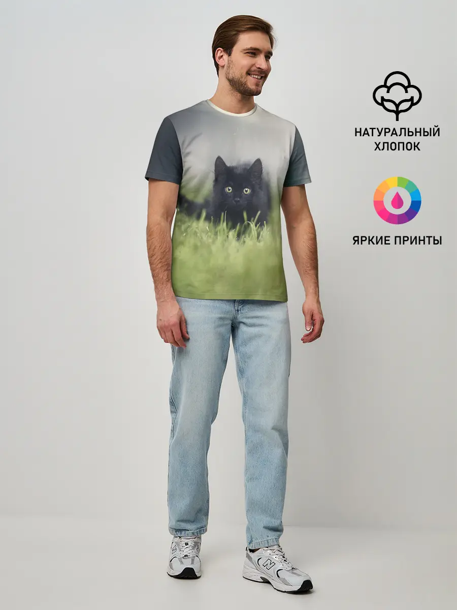 Мужская базовая футболка / черный кот на лугу