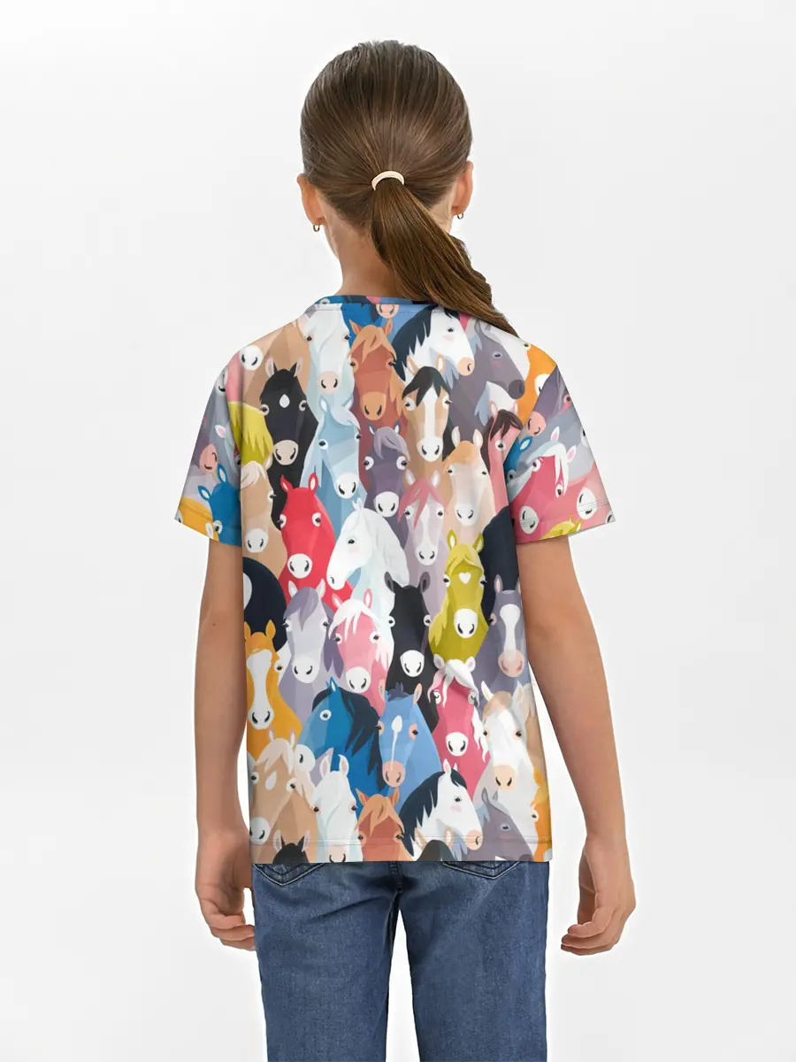 Детская базовая футболка / цветные лошади