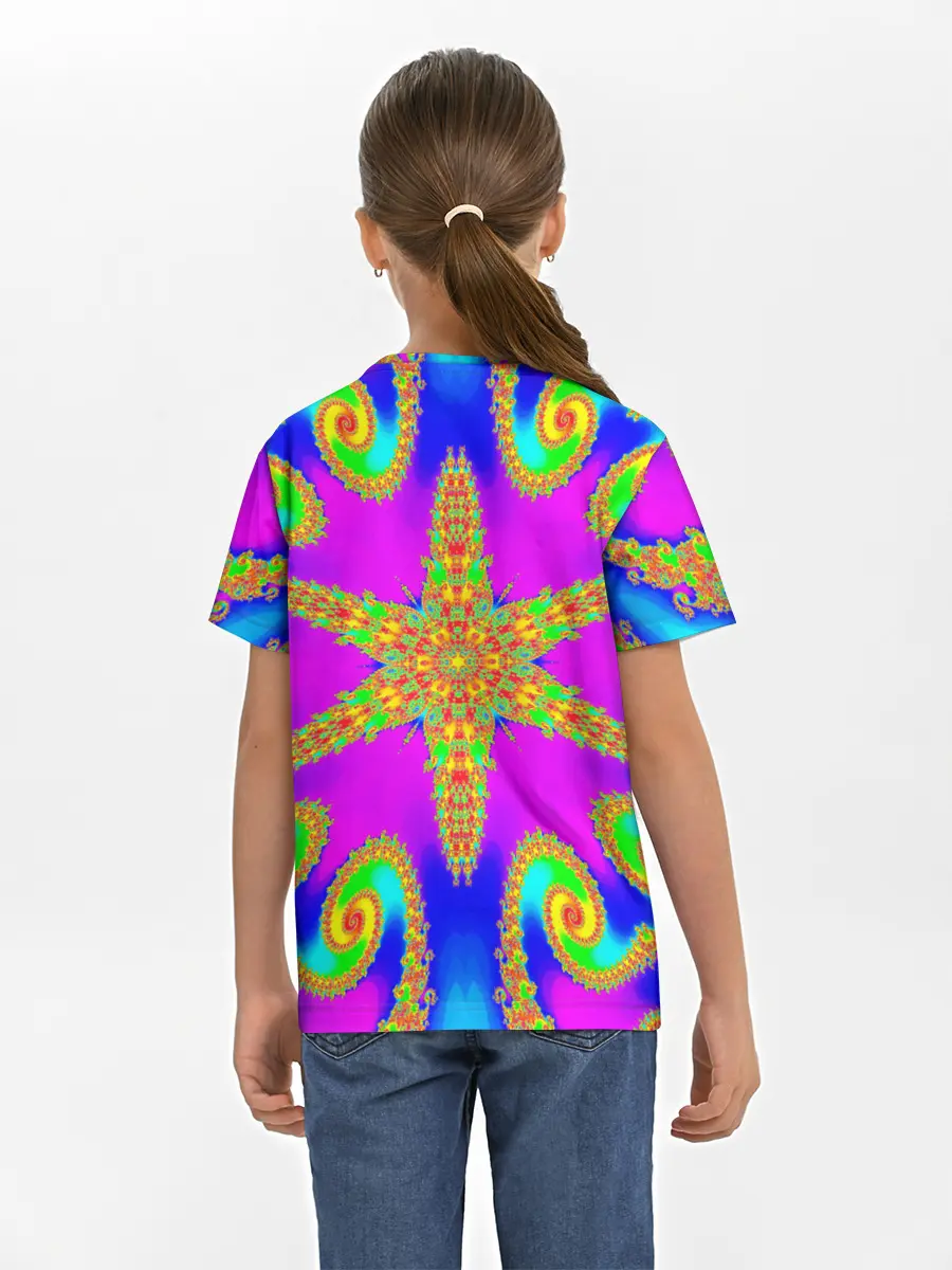 Детская базовая футболка / Неоновый фрактал