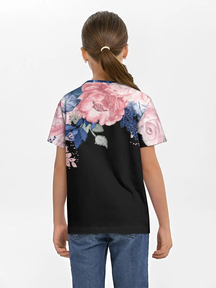 Детская базовая футболка / цветы на черном